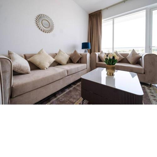 Elegant 2BR near Palm Jumeirah - 6 Min Drive