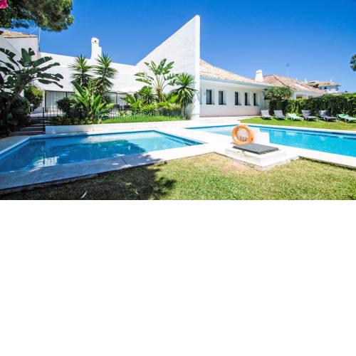 ELEGANT 4 BEDROOM VILLA 34121802 IN A CLOSED RESORT, 2nd LINE BEACH WITH 2 PRIVATE POOLS, PUERTO BANUS MARBELLA