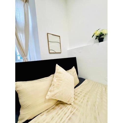 Elegant 5-BR Shared Home Ideal for Groups & Families