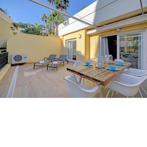 Elegant and contemporary apartment in Puerto Alto, Estepona (PA3-1)