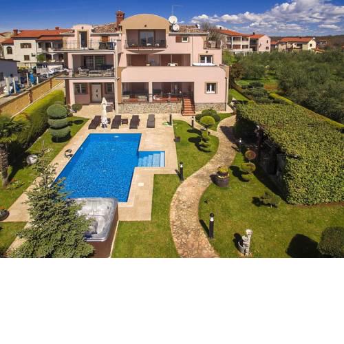 Elegant Apartment in Porec with Swimming Pool