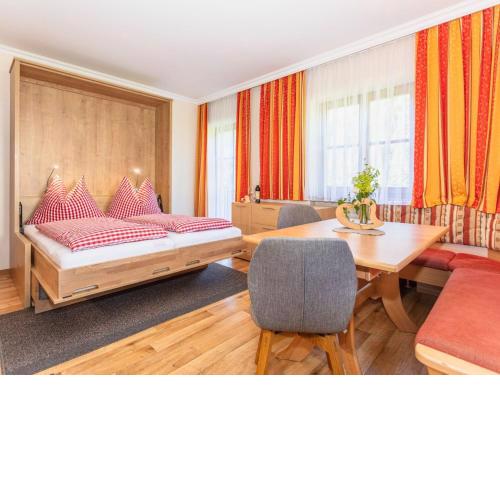 Elegant Apartment in Saalbach-Hinterglemm near Ski Bus