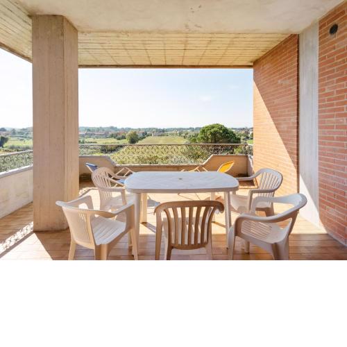 Elegant apartment with swimming pool and gym on Lake Trasimeno
