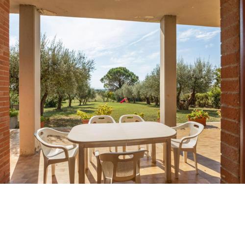 Elegant apartment with swimming pool and gym on Lake Trasimeno