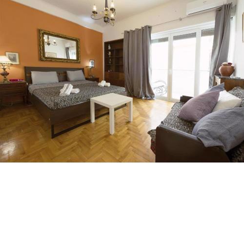 Elegant apt in Exarchia
