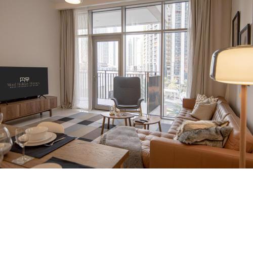 Elegant Apt With Balcony Minutes from Burj Khalifa