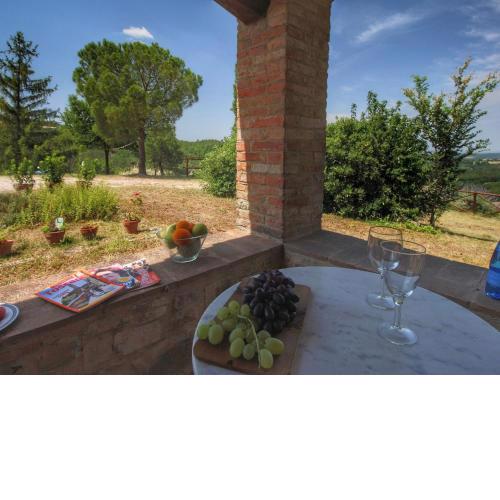 Elegant Cottage in Tuscany with Lake View and Private Garden