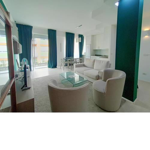 Elegant Flat for 6 with 2 Balconies and Parking