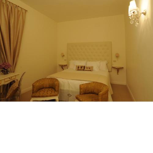 Elegant Flat Spanish steps