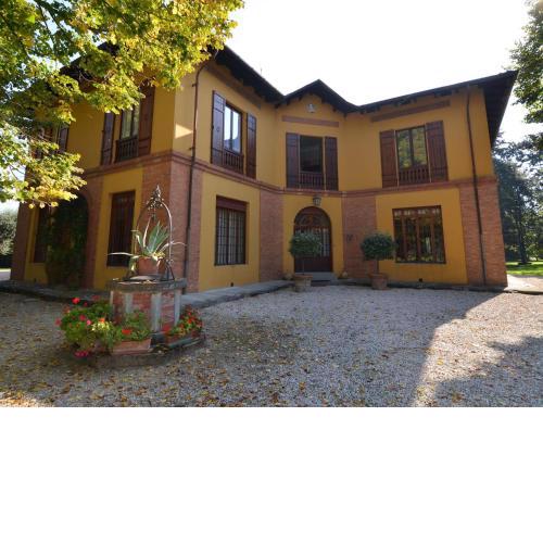 Elegant Holiday Home in Faenza with Garden and Pool