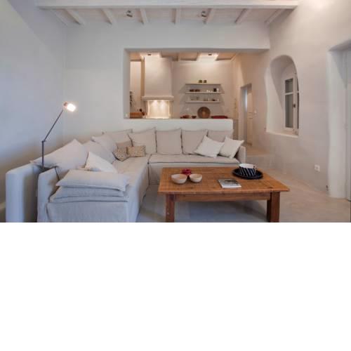 Elegant house in Triantaros