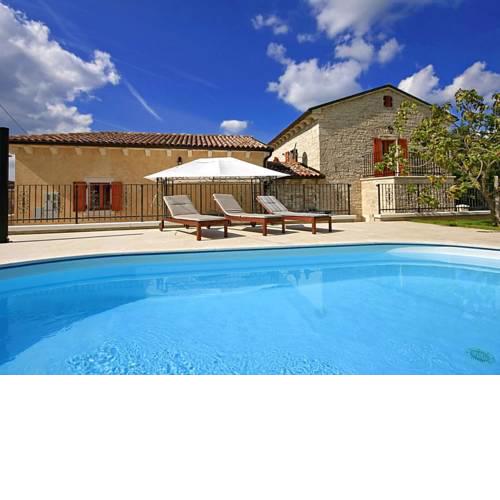 Elegant Istrian Villa in zminj with Lush Gardens