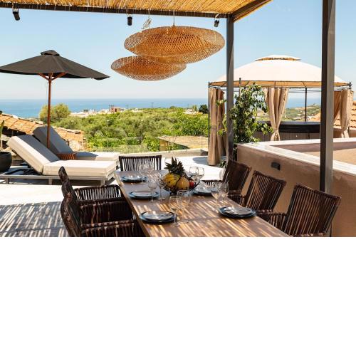 Elegant Roof Deck House with Jacuzzi
