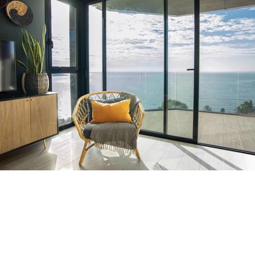 Elegant sea front EAST WIND APARTMENT