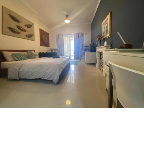 Elegant Sea View Studio