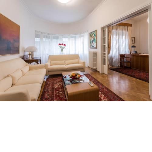 Elegant & Spacious 2bdr flat in Kolonaki