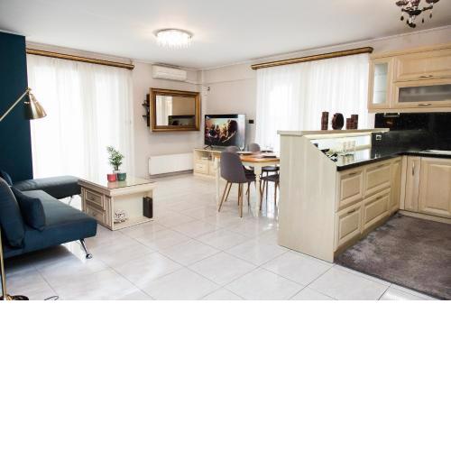 Elegant & Spacious Apt. w/ Sea View!