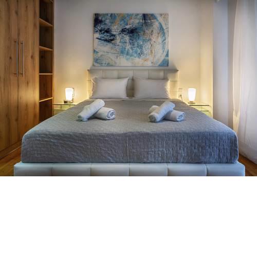 Elegant, spacious & minimalist aptm w/balcony