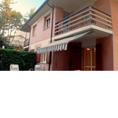 Elegant villa a few meters from the beach