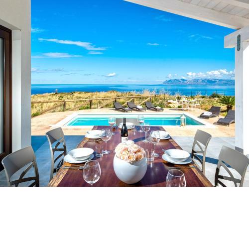 Elegant villa with private pool and sea view