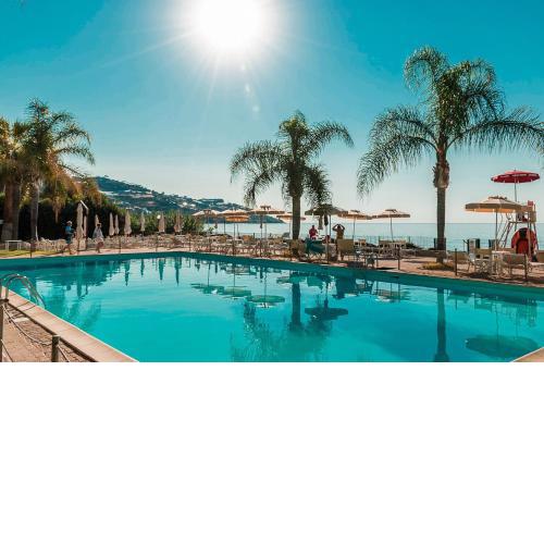 Elegante Appartamento con Piscina - Wifi e Box Privato
