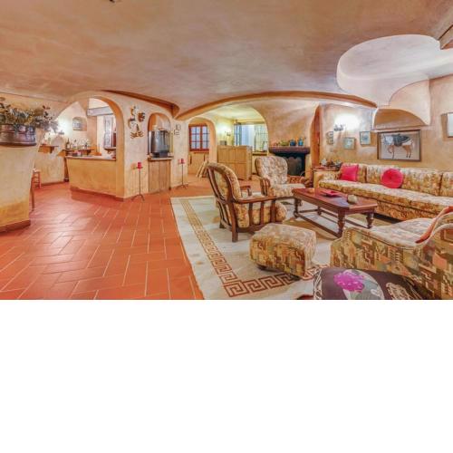 Elegante villa con piscina