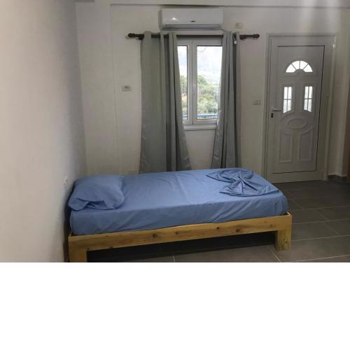 Eleni's Holiday Rooms