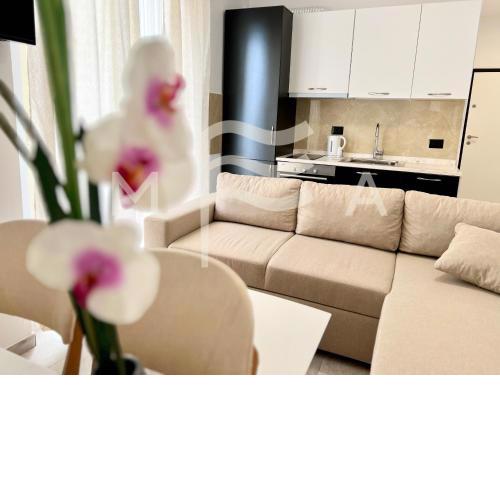 Elite Gardens 681