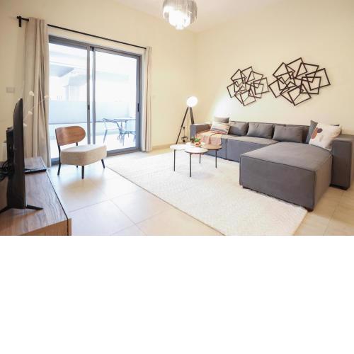 Elite LUX Holiday Homes - Spacious One Bedroom Apartment Direct Metro Access in Al Furjan Dubai
