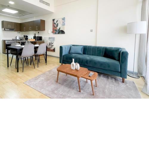 Elite LUX Holiday Homes - Superb Convenient 2 BR Duplex in Silicon Oasis Dubai