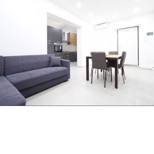 Elmi house