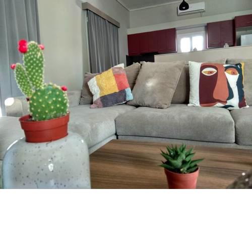 Emerald 110m2 entire floor apt steps to city’s heart