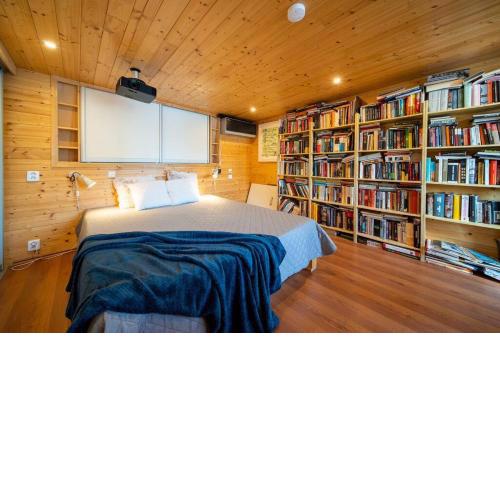 EMMA~Spacious Houseboat~Hidden Gem w/SAUNA&Parking