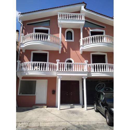 Emmeleias - Deluxe Apartments