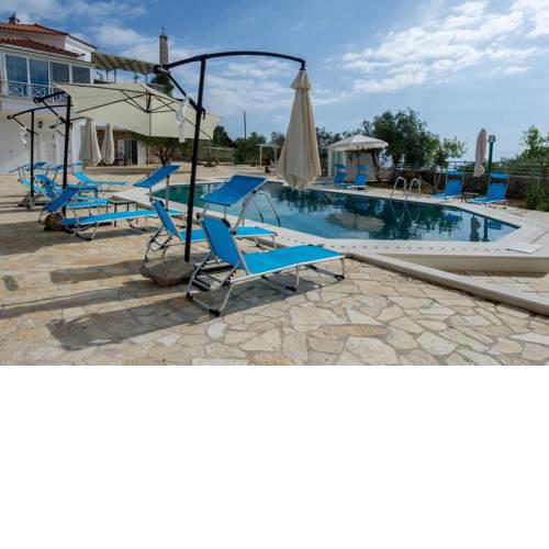 Emotions House, sunsets by the pool near the sea