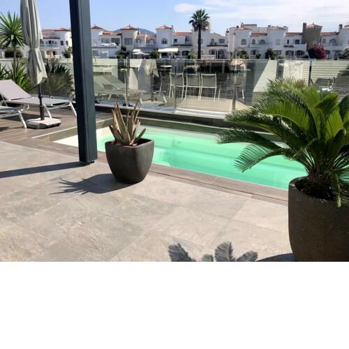 Empurialola Casa con piscina y vistas al lago