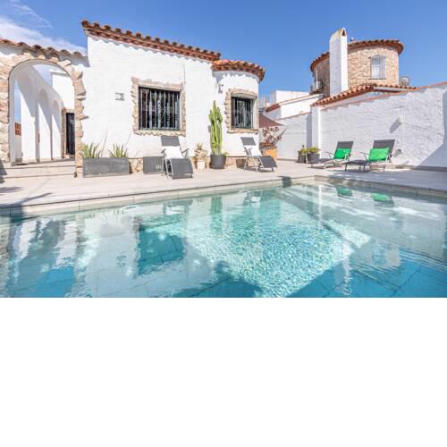 Empurialola Casa Lago con piscina