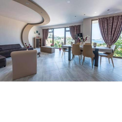 Endless Blue Luxury Apartment