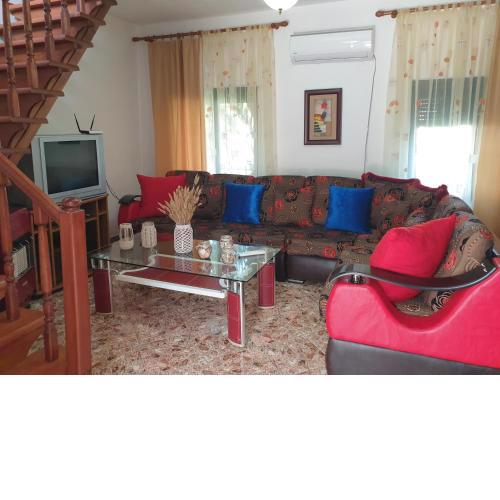 Eni's Villa, 5km From Shengjini Beach