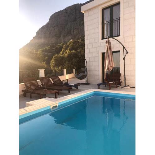 Enjoy Nature's Beauty in New House for 30% Off (Villa Gabriel)