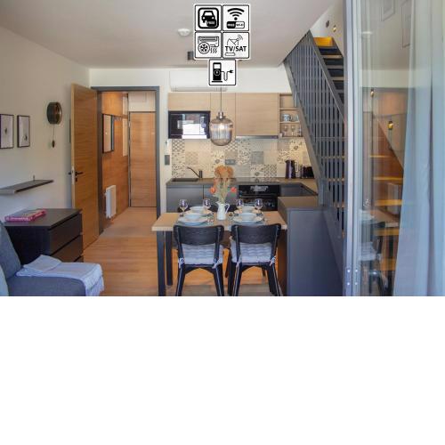 ENJOYHARRACHOV - Atraktivní klidný klimatizovaný apartmán 20 v centru Harrachova s parkováním, Wifi-WLAN, SAT, herní konzolí, Ipad, Netflix zdarma, možností dobíjení auta, výhledem do zahrady a na romantický kostelík