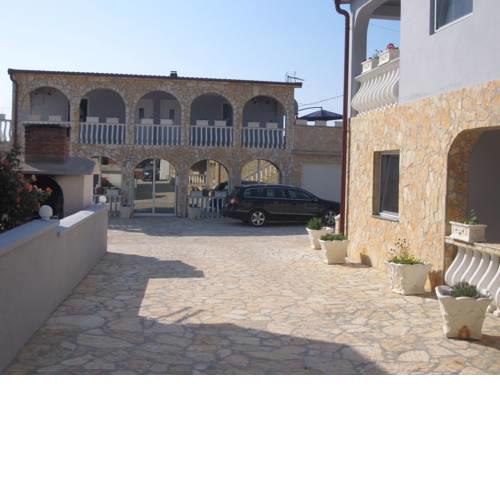 Enticing Apartment in Vir near Seabeach