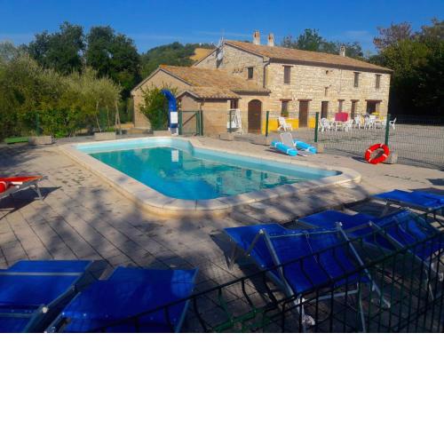 Entire farmhouse with independent apartments and swimming pool