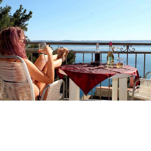 Entire home with a swimming pool for 20 in Marusici