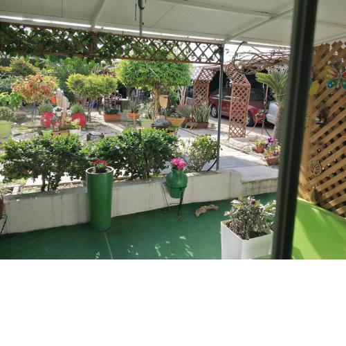 Entire Prefabricated Garden Flat 1350m from beach