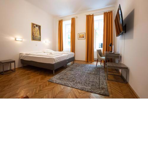 Сentral spacious apartment with a king-size bed