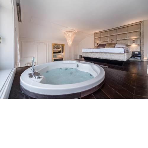 Enzo Capo Suites Down Town