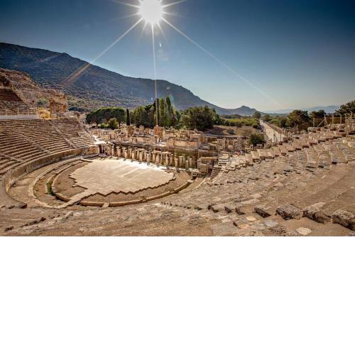 Ephesus ancient city only 5 mins away, private villa with pool
