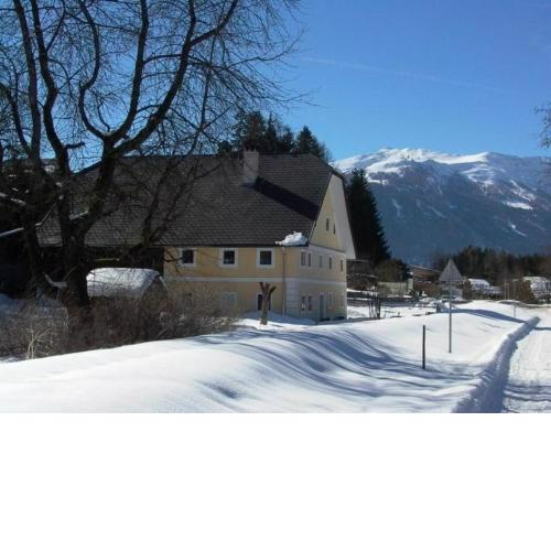 Erdgeschoss-Wohnung in restauriertem Bauernhaus