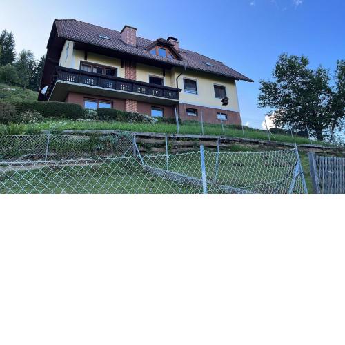Erholung pur mit Aussicht und Alpakas zum Angreifen nahe!